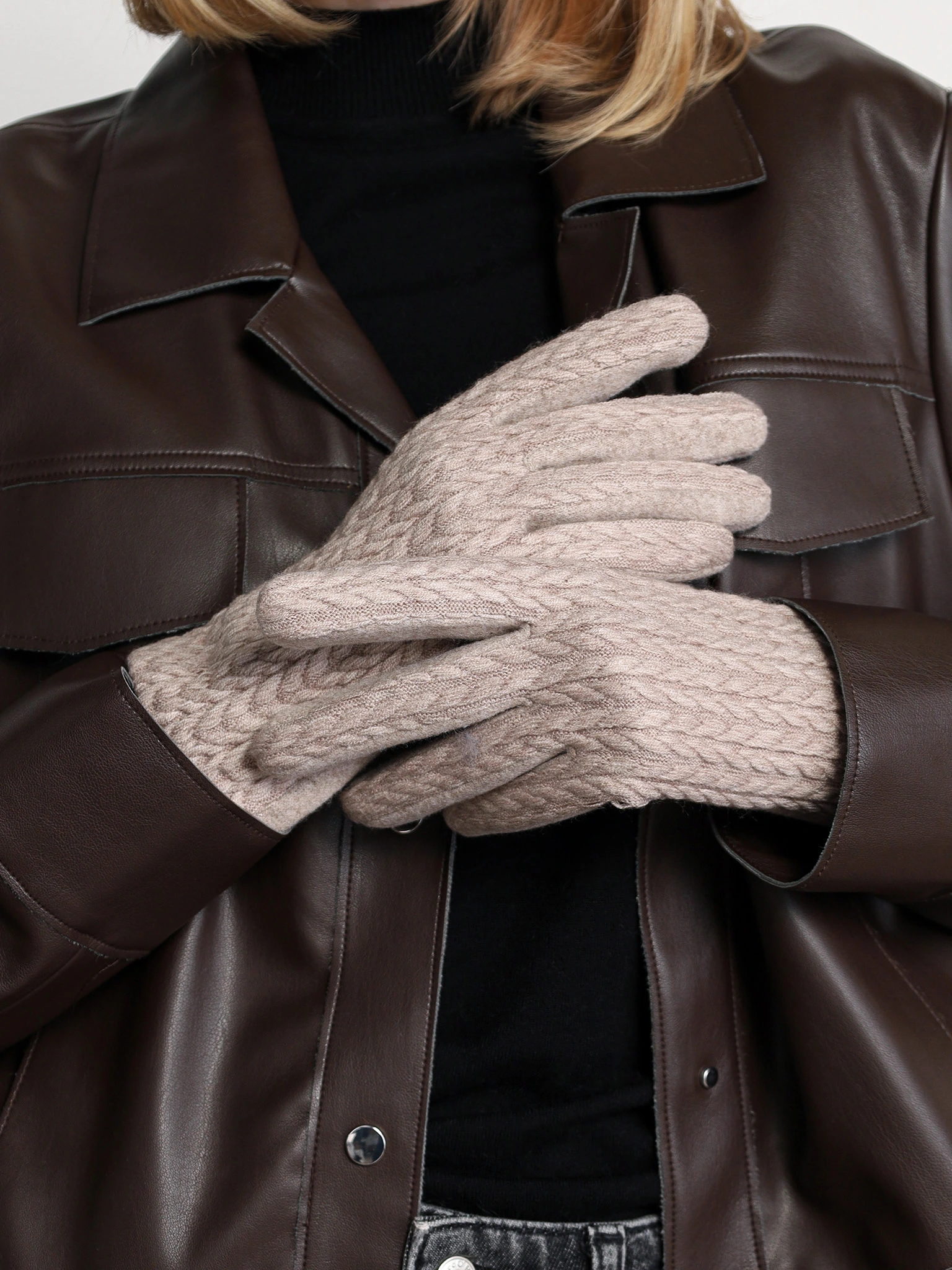 Перчатки трикотажные с декоративной нашивкой в ассортименте